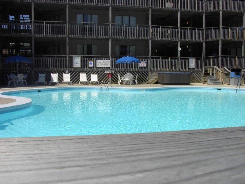 outdoor-pool-large